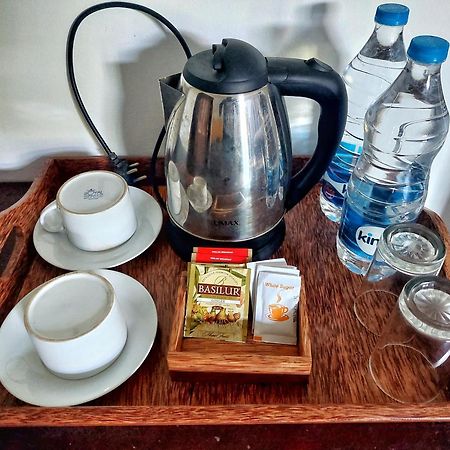 Sweden Inn Guesthouse ฮิกคาดูวา ภายนอก รูปภาพ