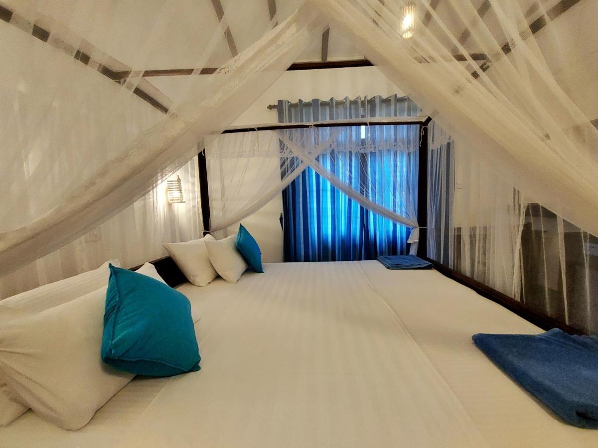 Sweden Inn Guesthouse ฮิกคาดูวา ภายนอก รูปภาพ