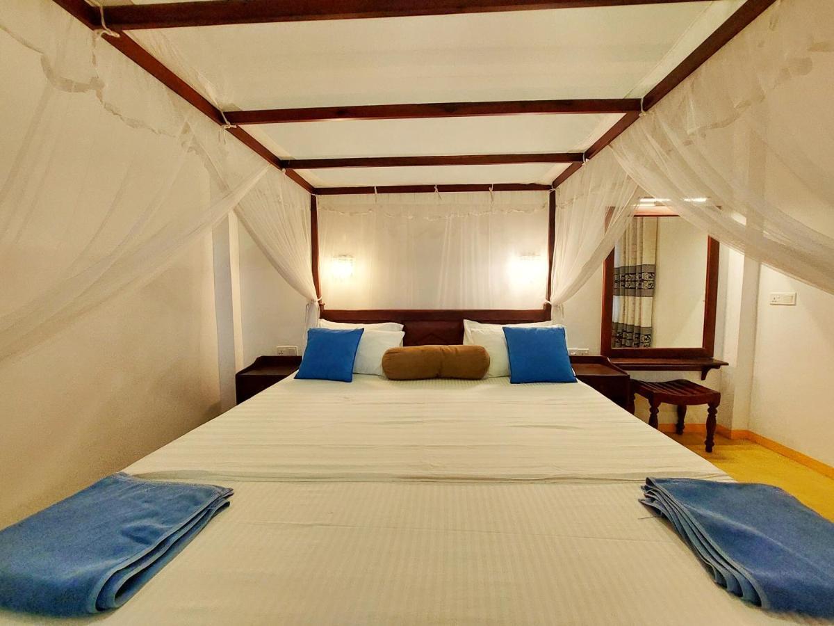 Sweden Inn Guesthouse ฮิกคาดูวา ภายนอก รูปภาพ
