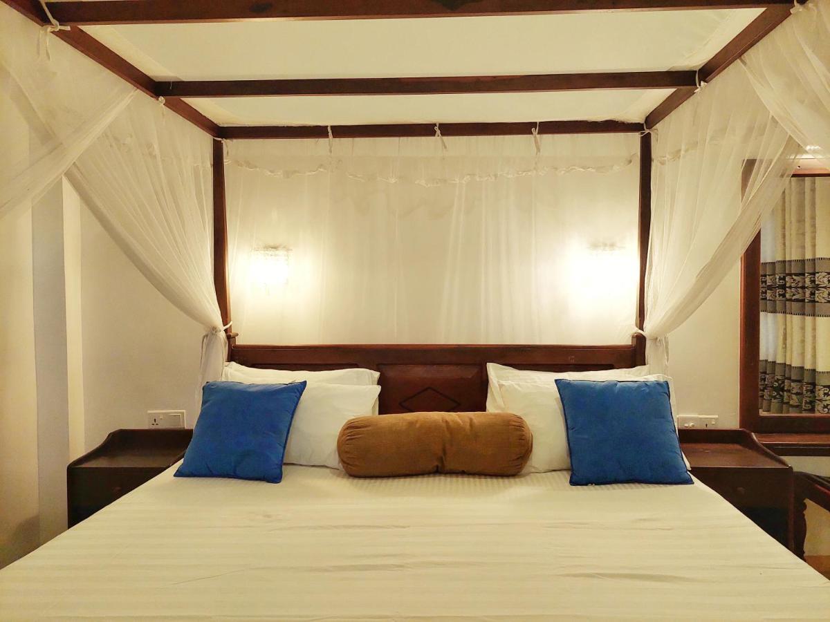 Sweden Inn Guesthouse ฮิกคาดูวา ภายนอก รูปภาพ