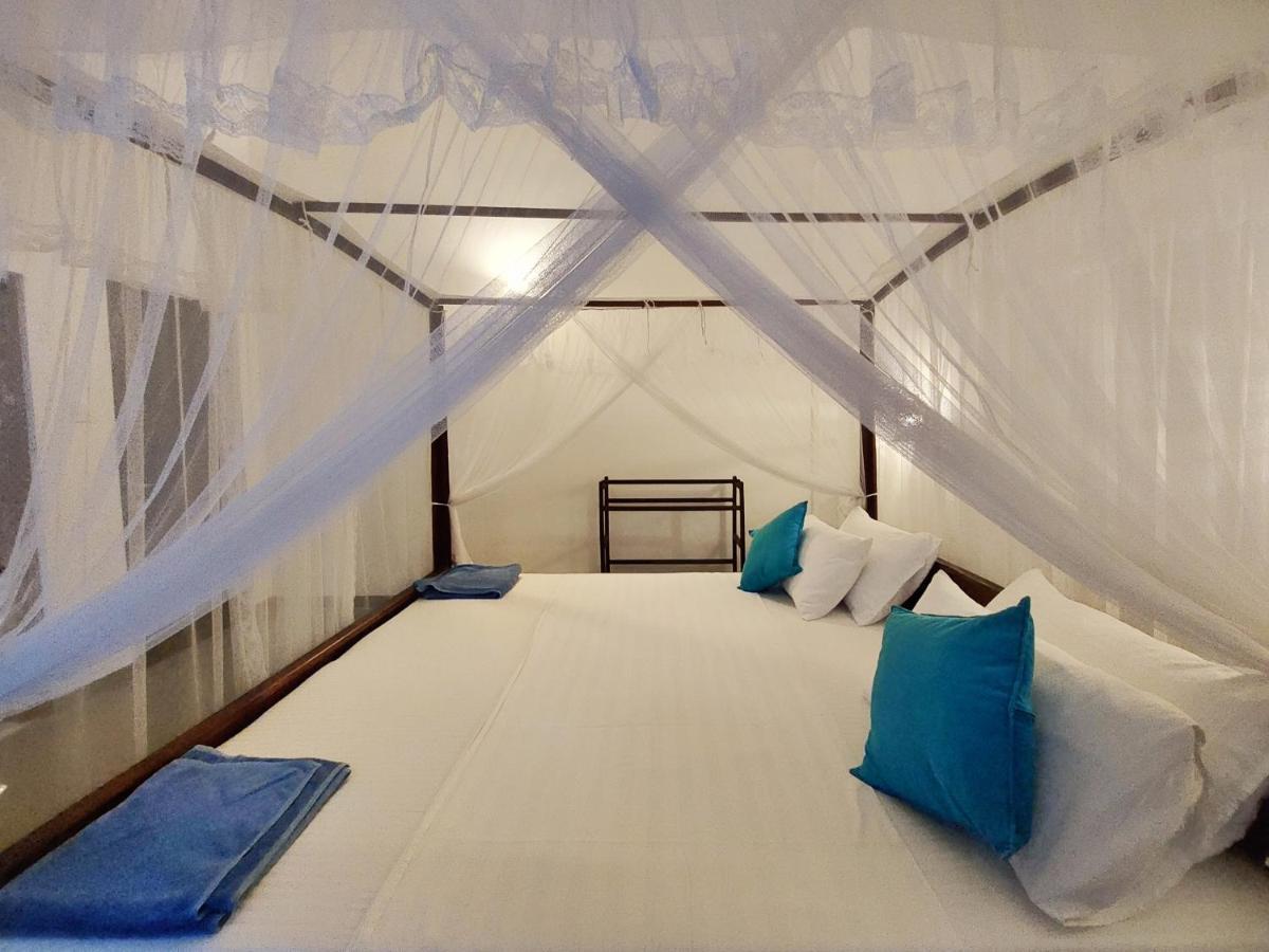 Sweden Inn Guesthouse ฮิกคาดูวา ภายนอก รูปภาพ