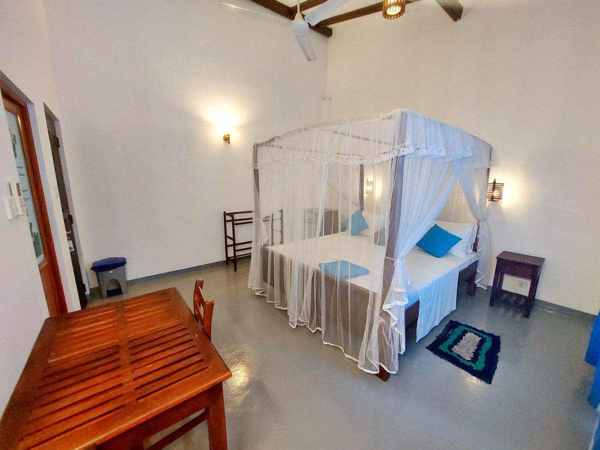 Sweden Inn Guesthouse ฮิกคาดูวา ภายนอก รูปภาพ