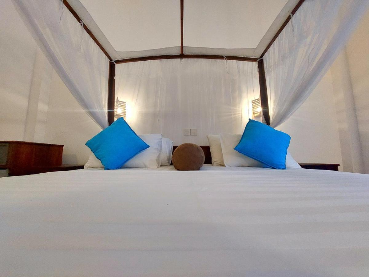 Sweden Inn Guesthouse ฮิกคาดูวา ภายนอก รูปภาพ